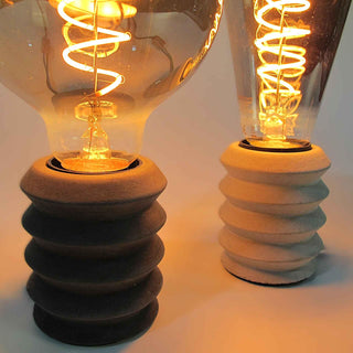 Jiro | Tischlampe aus Beton – Modern | Handgefertigt | Dimmbare LED-Kompatibilität