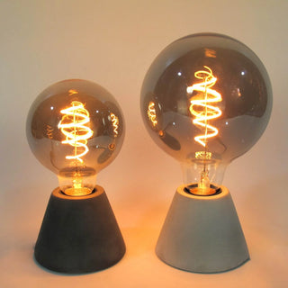 Fanal | Tischlampe aus Beton – Kegelförmiges Design | Hochfester Beton | Dimmbare LED-Kompatibilität