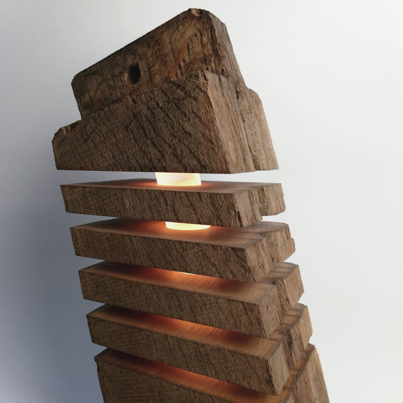 Torn 4 Stehlampe – Designerstück aus recyceltem Fachwerkholz — Ansicht 3
