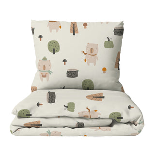 Kinderbettwäsche „Nordic Bär“ mit herbstlichem Waldmotiv – OEKO‑Tex Baumwolle, leuchtende GOTS-Farben, weich und hautfreundlich fürs Kinderzimmer
