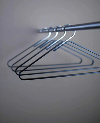 4er-Set schwarze Kleiderbügel Silver Unique – funktional, langlebig und elegant