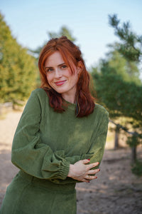 Marleen long olive sweater – hip-length sweater with balloon sleeves — Ansicht 5