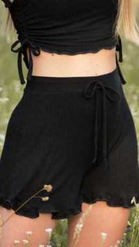 TENCEL FARRAH Crop T-Shirt black – Rippoptik mit Schnürung & Schmetterlingsärmel — Ansicht 4