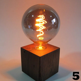 Skumring – Nachttischlampe aus Räuchereiche | Handgefertigt | Dimmbare LED | Warmes Licht