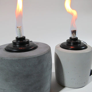 Eine Detailansicht der kleinen und großen Version von Torya, das Handworkz Logo ist sehr schön erkennbar und die Flamen flackern gemütlich vor sich hin.