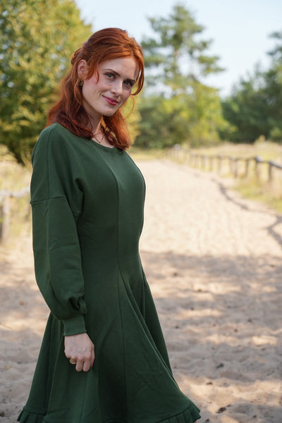 KAYLA Kleid green khaki – Bio-Baumwolle | Rüschensaum | Nachhaltig