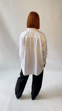 OANA – Weiße Oversized Bluse aus Baumwolle | Bügelleicht — Ansicht 2