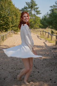 KAYLA Kleid Creamy White – Bio-Baumwolle, Rüschensaum — Ansicht 5