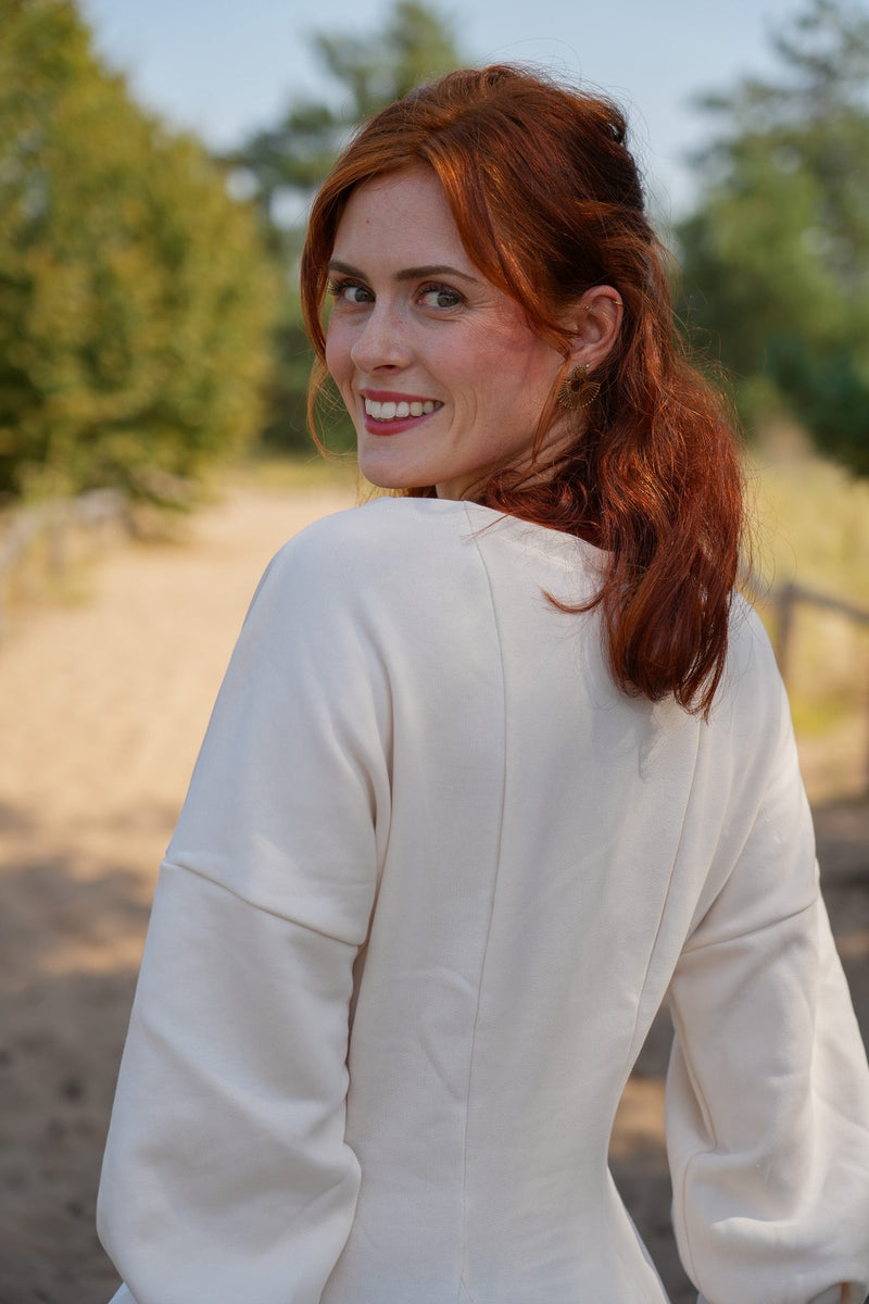 KAYLA Kleid Creamy White – Bio-Baumwolle, Rüschensaum — Ansicht 7