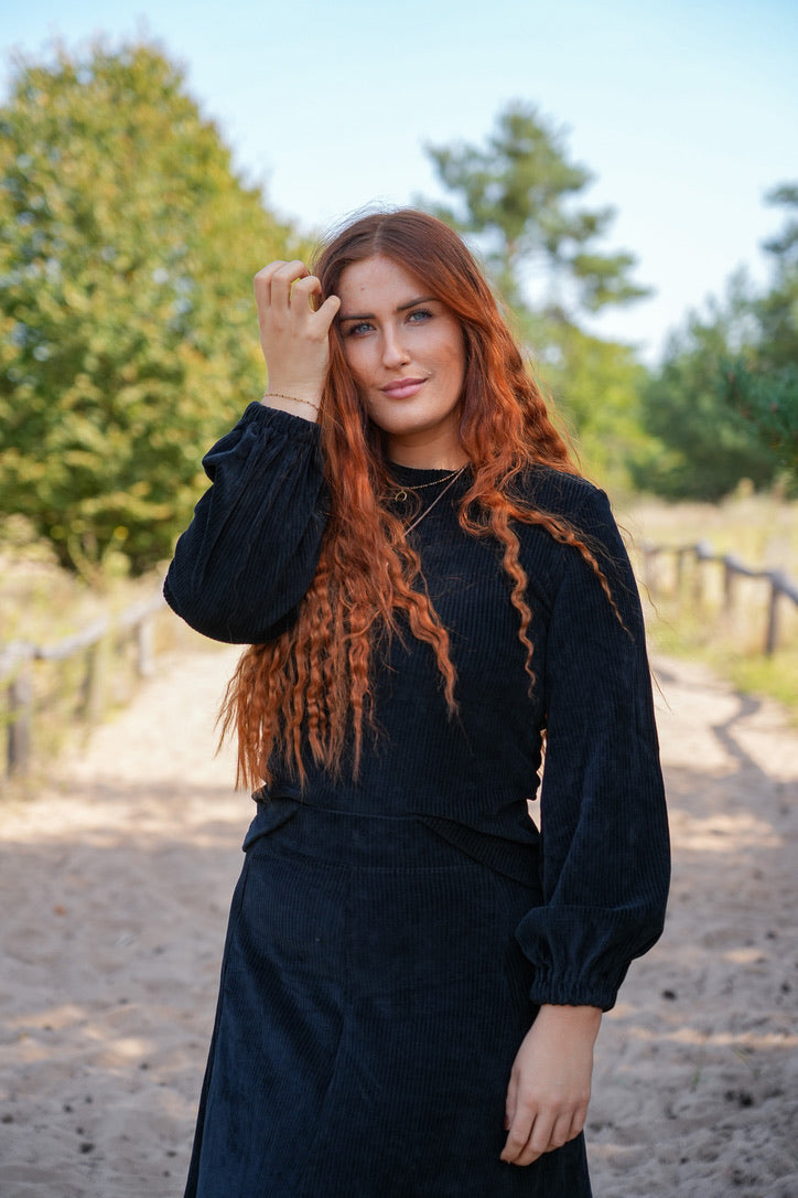 Marleen long jumper black – organic cotton, balloon sleeves, hip length — Ansicht 6