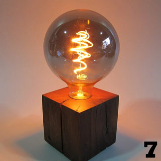 Skumring – Nachttischlampe aus Räuchereiche | Handgefertigt | Dimmbare LED | Warmes Licht