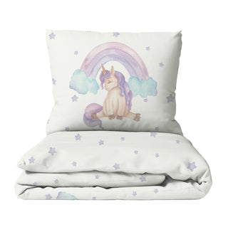 Leslis Bettwäsche „Mein liebes Einhorn“ mit zarten Regenbogen‑Motiven, zwei Größen, wahlweise Satin‑Baumwolle oder Musselin, OEKO‑TEX zertifiziert, GOTS‑Farben, individuell gefertigt.
