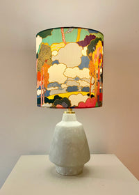 The Archive Collection: Kabellose Tischlampe aus Vintage-Vase mit Lampenschirm aus Liberty-Stoff „Prospect Road“ — Ansicht 5