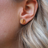 Olive Wood Stud Earrings – Handcrafted in Cologne — Ansicht 3