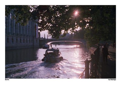 Boat and the Spree in Berlin – Fine Art Foto Print, 6 Formate