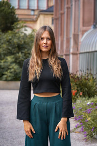 Nayala Crop Jumper black – Organic Cotton close-fitting knitted jumper — Ansicht 2