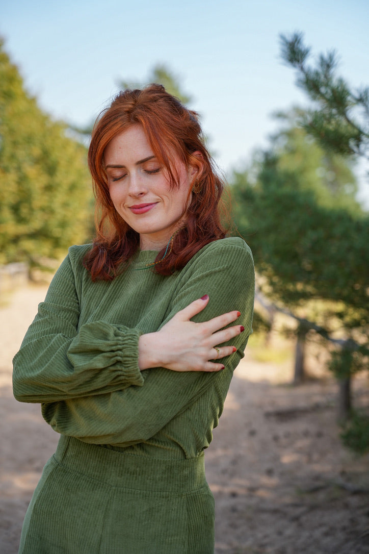 Marleen long olive sweater – hip-length sweater with balloon sleeves — Ansicht 7