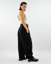 AdoPLI Pleated Trousers made from TENCEL™ – Flowing Drape, Made in Berlin — Ansicht 3