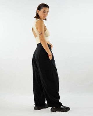 AdoPLI – Bundfaltenhose aus TENCEL™ | Fließender Fall | Made in Berlin