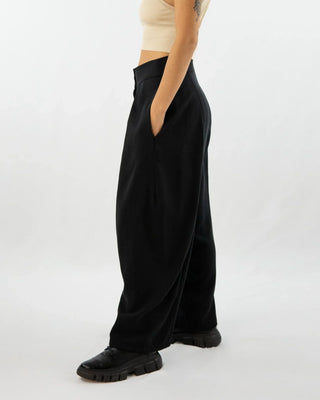 AdoPLI, Bundfaltenhose aus schwerem Tencel | Hoher Bund | Made in Berlin