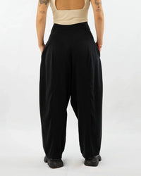 AdoPLI Pleated Trousers made from TENCEL™ – Flowing Drape, Made in Berlin — Ansicht 9