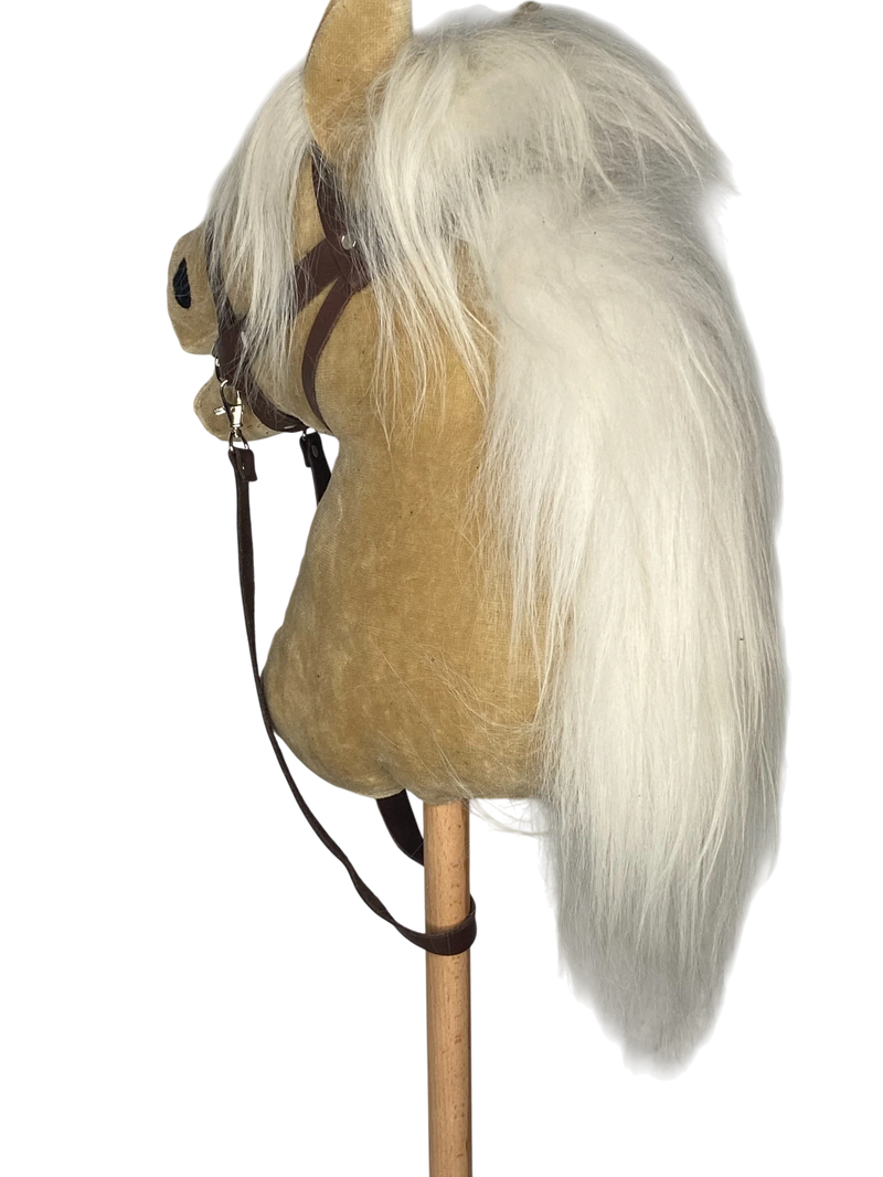 Bio Steckenpferd „Biscuit“ – Bio-Baumwollsamt | Hobby Horse | Handgefertigte Spielfreude — Ansicht 4