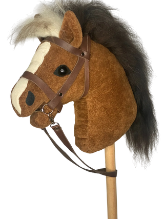 Bio Hobby Horse mit einem Gebiss aus braune Samt / Velvet mit braune Zaumzeug von PAT & PATTY