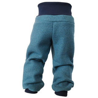 Blaue Kinderhose aus Bio-Wollwalk mit breiten, mitwachsenden Bündchen, die in Herbst und Winter warmhält, Bewegungsfreiheit bietet und aus nachhaltigen, schadstoffarmen Naturmaterialien gefertigt ist.
