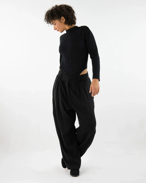 AdoHAR Low-Rise Trousers in Heavy TENCEL™ – Relaxed Fit, Made in Berlin