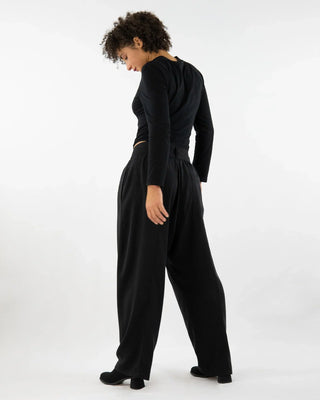 AdoHAR – Lässige Hüfthose aus schwerem TENCEL™ | Relaxed Fit | Made in Berlin