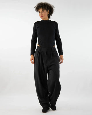 AdoHAR – Lässige Hüfthose aus schwerem TENCEL™ | Relaxed Fit | Made in Berlin