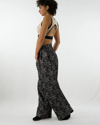 LIBA – Customized bra top with back cutout | Structured jersey | Made in Berlin