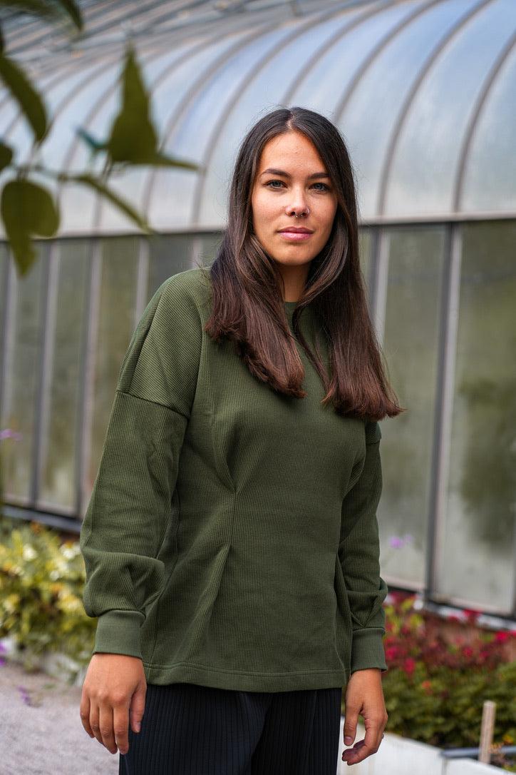 Nayala long sweater green khaki – Organic cotton, elegant & figure-flattering — Ansicht 2