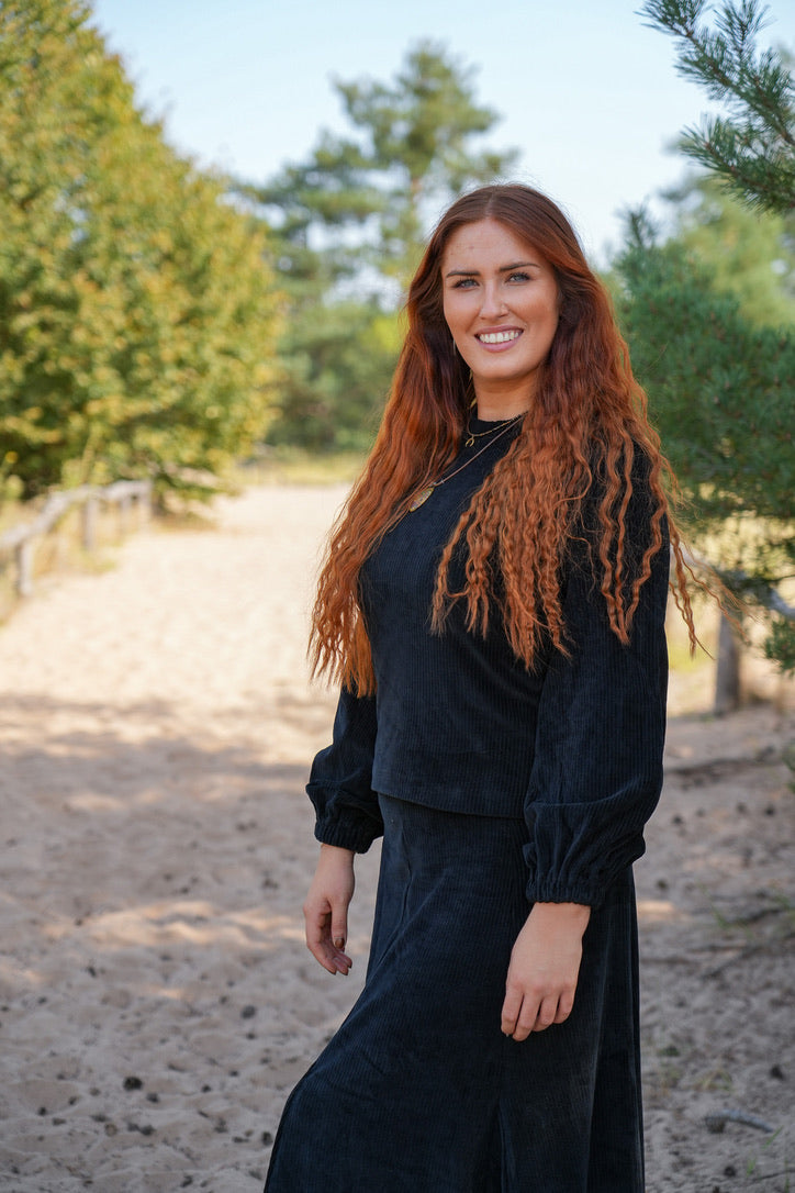 Marleen long jumper black – organic cotton, balloon sleeves, hip length — Ansicht 4