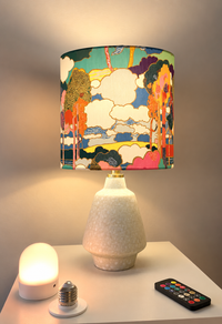 The Archive Collection: Kabellose Tischlampe aus Vintage-Vase mit Lampenschirm aus Liberty-Stoff „Prospect Road“ — Ansicht 4