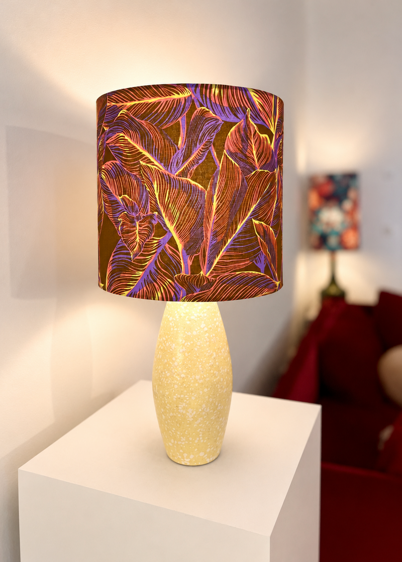 Scheurich Tischlampe aus den 50er Jahren. Upcycling, neuer Schirm, kabellos — Roomlight Studio