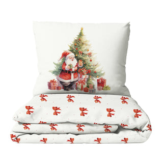 Kinderbettwäsche „Weihnachtsmann“ mit Santa, Tannen & Geschenken, Größen 135×200/80×80 & 100×135/40×60, Musselin oder Baumwoll‑Satin, OEKO‑Tex – Weihnachtszauber im Bett
