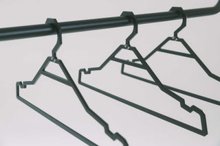 Collector Jet Black – Premium Kleiderbügel | Nachhaltig | Made in Germany