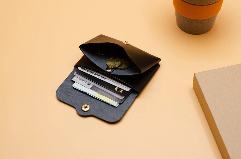 Minimalist Leather Wallet – Handmade Berlin | Genuine Leather One-of-a-Kind — Ansicht 4