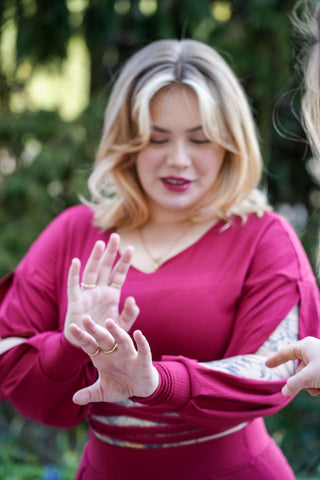 Farrah Flower Pulli berry Tencel™ Crop-Pulli Schnürung