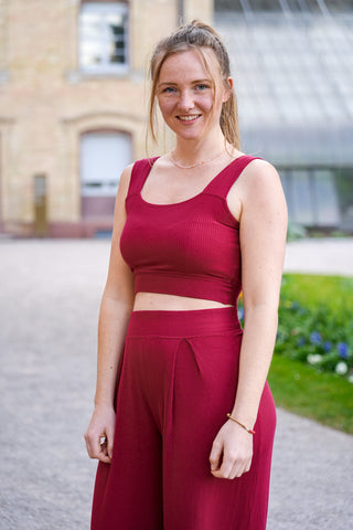 Hautfreundliches Trägertop für Damen in strahlendem Kirschrot