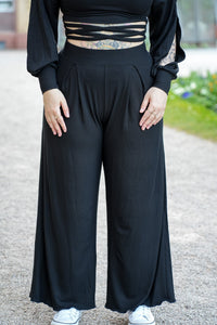Farrah Flower Black Tencel Sweater – Crop Sweater with Lacing & Sleeve Slits — Ansicht 2