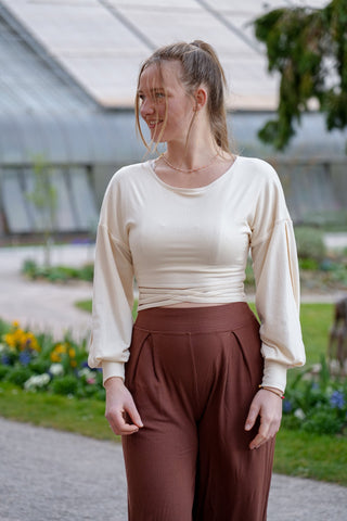 Elegante braune Hose mit Rüschensaum für stilvolle Outfits