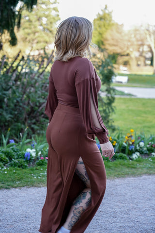 Fair produzierte Hose mit weitem Bein und schmeichelndem Schnitt