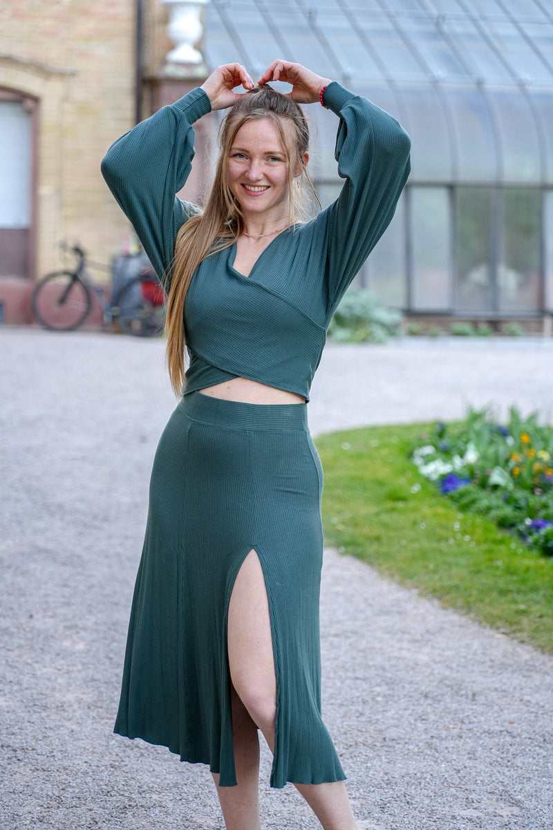 Farrah Midiskirt Deep Green – TENCEL™ Modal Midirock — Vivien Joy
