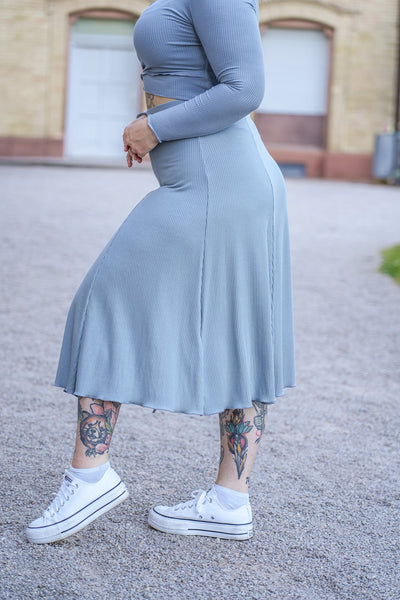 Farrah Midiskirt – Sky | TENCEL™ Modal | Sustainably Soft