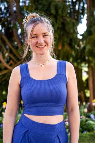 Tiefblaues ärmelloses Crop Top aus nachhaltigem Tencel-Stoff