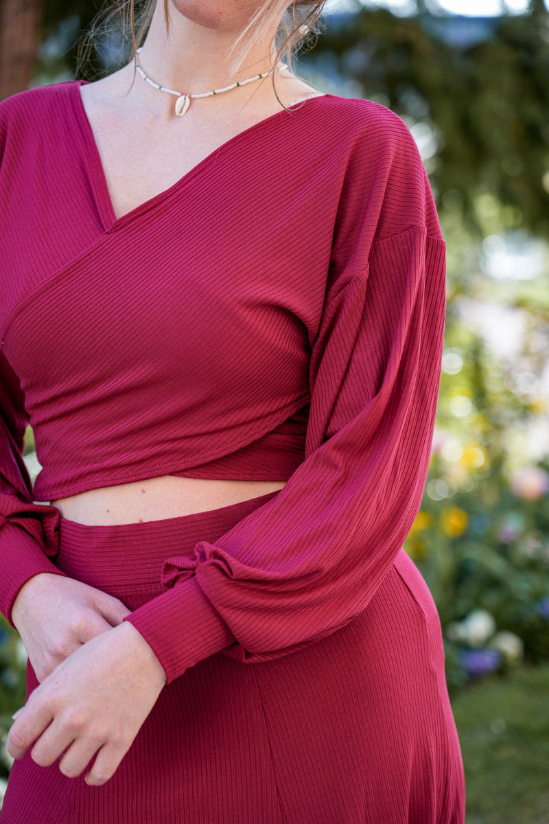 Farrah Crossed Crop Pulli Berry – TENCEL™ Modal | Handgefertigt — Ansicht 5