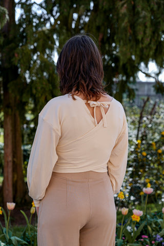 Cremeweißes Damenoberteil aus nachhaltigem  Tencel