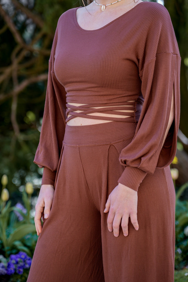 Farrah Flower Pulli Pecan – Tencel™ Cropped-Sweater mit Schnür-Detail — Ansicht 5